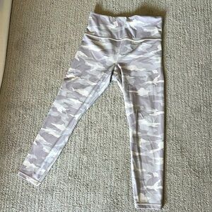 Athleta leggings- elation 7/8 tight size medium women’s- grey and white camo